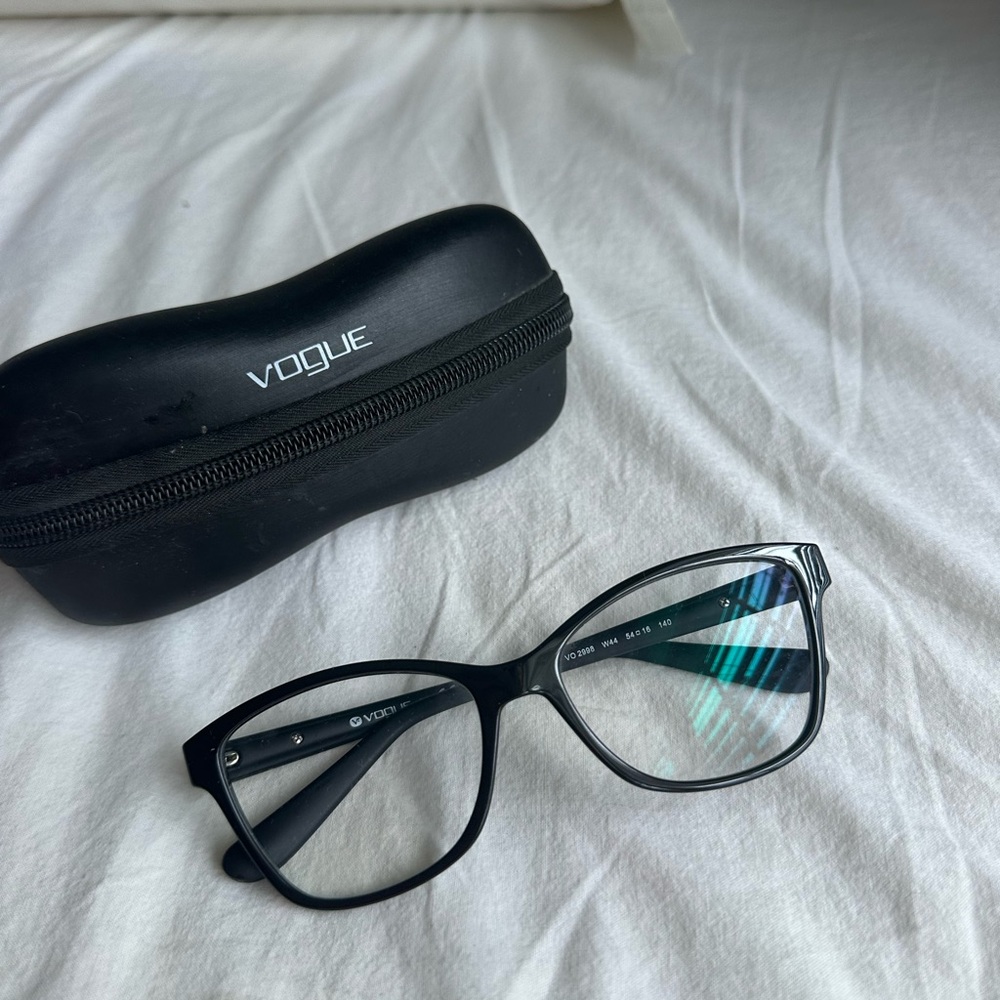 Vogue glasses with protection Fromm screen lenses